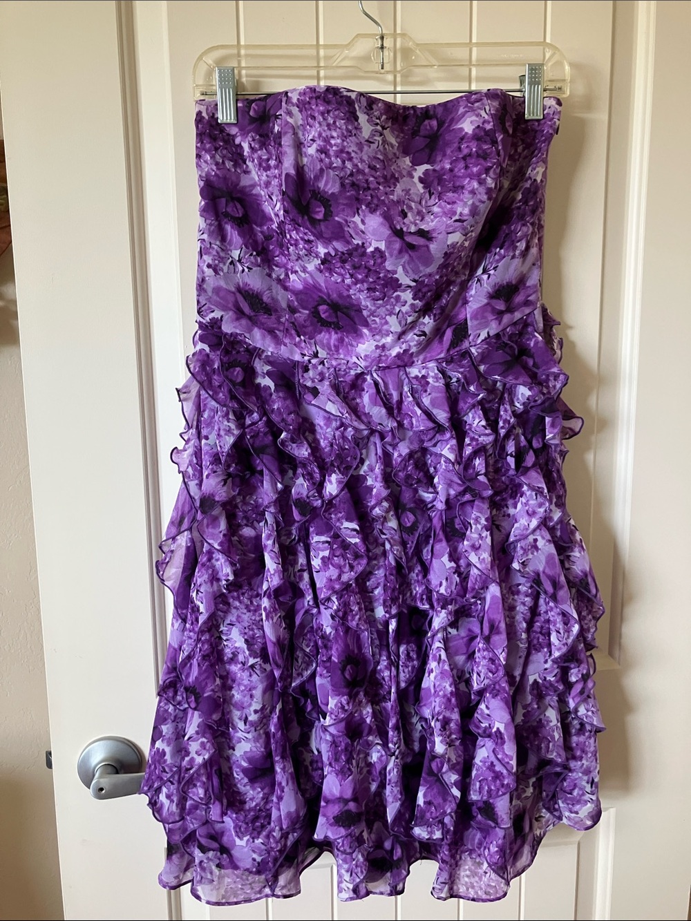 White House Black Market strapless cocktail dress in vivid purple print Size 8